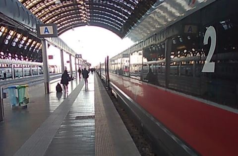 Frecciarossa-partenza-Milano-Centrale.jpg