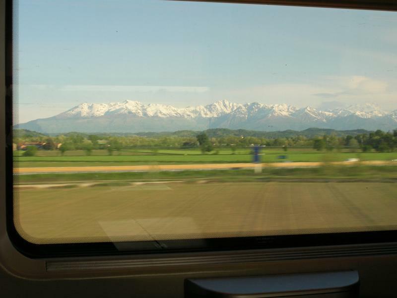 Le Alpi viste dal finestrino del treno